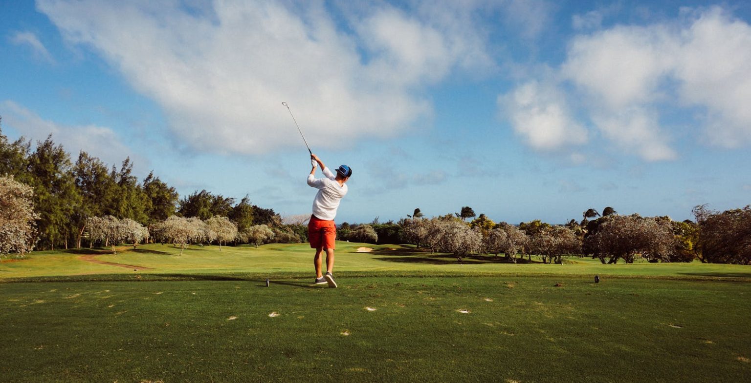 Master the Perfect Right Arm in Golf Swing: Pro Tips - Golf Chilled